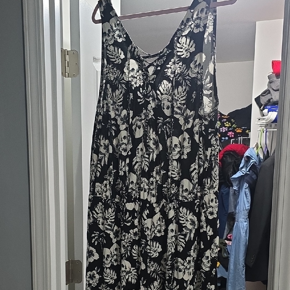 Lovesick By Torrid Skull and Flowers Lace Tie Front Romper Size 3. Worn Twice